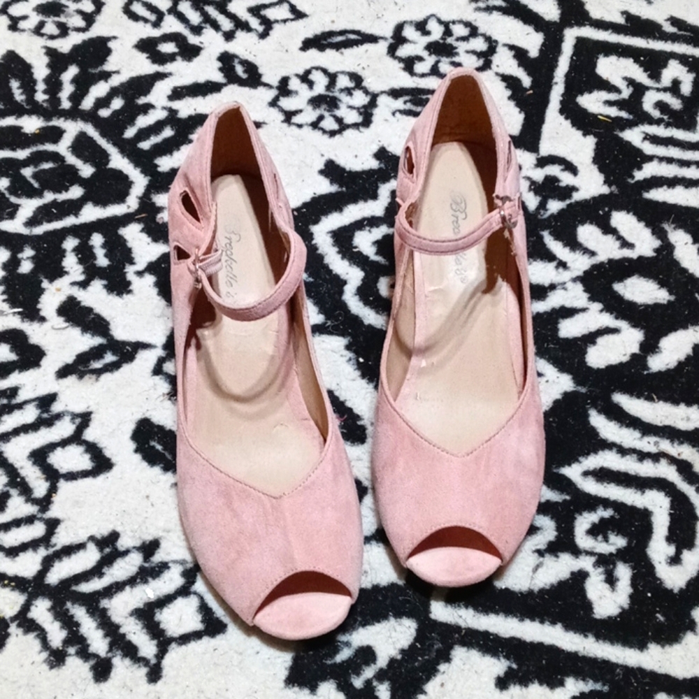 Velvet shoes